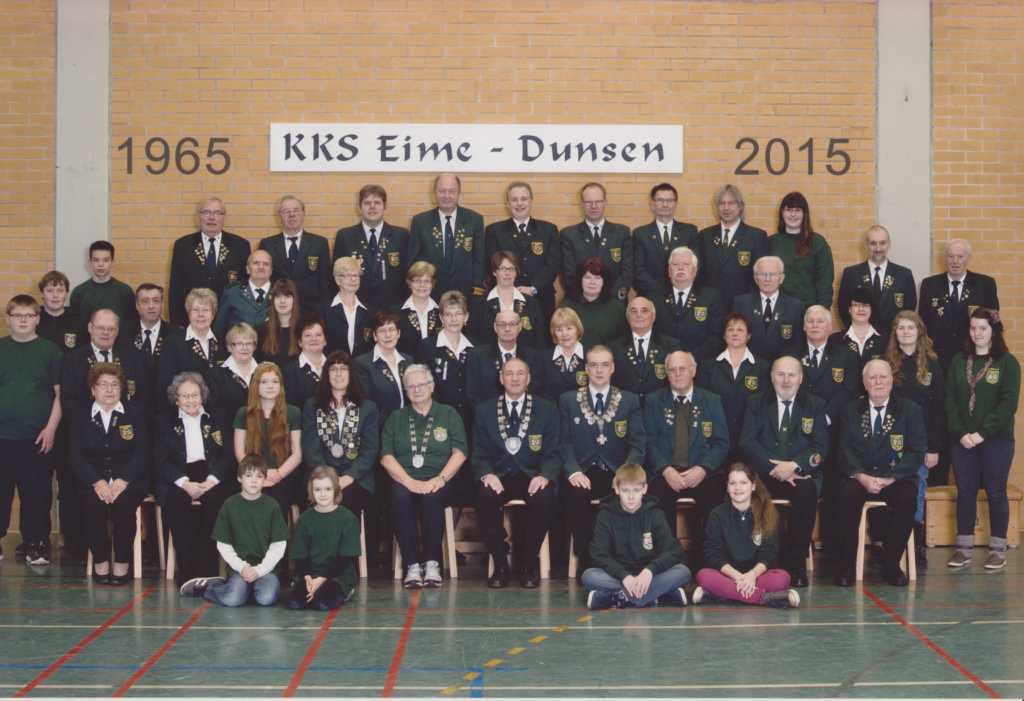 Das Jubiläumsfoto für 50 Jahre KKS und 30 Jahre Bogen wurde in Uniform von vielen Mitgliedern gemacht.