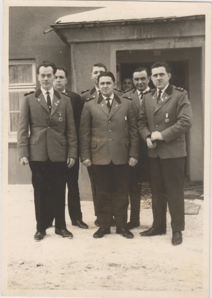 Ein Foto vom ersten Vorstand vom 1965 in schwarz-weiß.